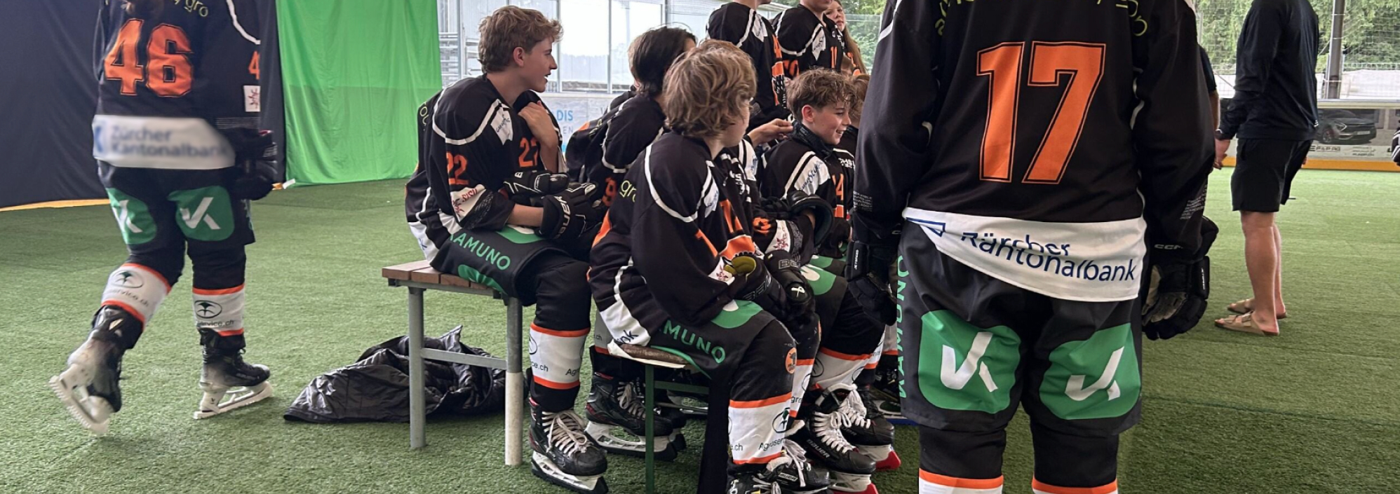 We love sports – and especially ice hockey!